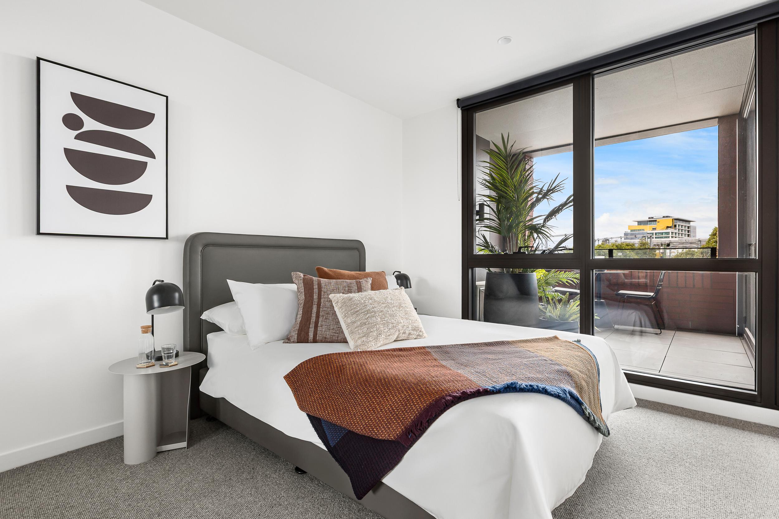 1 Bed 1 Bath with Study - Furnished — photo 3